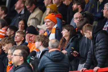 Blackpool taraftarları, 9 Kasım 2024 'te Gaughan Group Stadyumu' nda oynanan 1. Gökyüzü İddia Ligi karşılaşmasında Leyton Orient 'e karşı Blackpool' u izliyorlar.