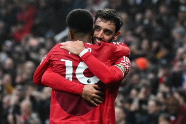 Manchester United takımından Bruno Fernandes, Manchester United ile Leicester City maçında 10 Kasım 2024 'te oynanan Premier League maçında 1-0' lık galibiyet golünü kutluyor.