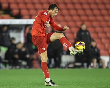 Barnsley 'li Josh Earl, 8 Kasım 2024' te Oakwell, Barnsley, Barnsley United 'a karşı oynanan Sky Bet 1 karşılaşmasında topu kontrol ediyor.