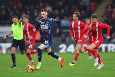 Blackpool 'dan Sonny Carey, 9 Kasım 2024' te İngiltere 'nin Gaughan Group Stadyumu' nda oynanan 1.