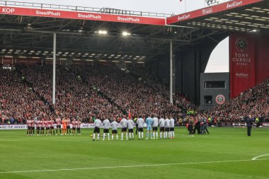 Oyuncular ve taraftarlar, 10 Kasım 2024 'te Sheffield Lane, Sheffield, İngiltere' de oynanan ve Sheffield United 'a karşı oynanan Gökyüzü İddia Şampiyonası karşılaşmasında bir dakikalık saygı duruşunda bulundular.