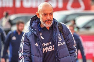 Nottingham Ormanı teknik direktörü Nuno Esprito Santo Premier Lig maçı sırasında Nottingham Forest, Newcastle United 'a karşı City Ground, Nottingham, İngiltere, 10 Kasım 2024' te geldi.