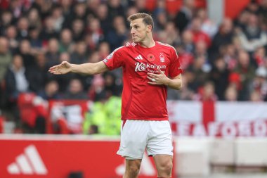 Nottingham Ormanı 'ndan Chris Wood 10 Kasım 2024' te Nottingham Forest, Newcastle United 'a karşı oynadığı Premier League maçında takımına talimat verir.
