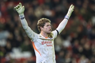 Barnsley 'li Ben Killip takımına, 8 Kasım 2024' te Oakwell, Barnsley, İngiltere 'de oynanan Sky Bet 1 maçında Barnsley-Rotherham United maçında talimat verdi.