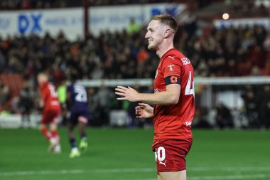 Barnsley 'den Davis Keillor-Dunn, 8 Kasım 2024' te Oakwell, Barnsley, İngiltere 'de oynanan Sky Bet 1 karşılaşmasında ofsayt olarak hükmedildikten sonra tepki gösterdi.