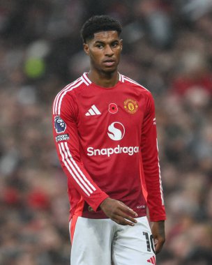 Manchester United ile Leicester City arasındaki Premier League maçı sırasında Manchester United 'dan Marcus Rashford, Manchester, İngiltere, 10 Kasım 2024