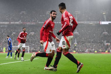 Manchester United takımından Bruno Fernandes, Manchester United ile Leicester City maçında 10 Kasım 2024 'te oynanan Premier League maçında 2-0' lık galibiyet golünü kutluyor.