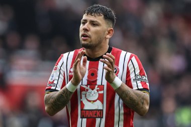 Sheffield United takımından Gustavo Hamer, 10 Kasım 2024 'te Sheffield United ve Sheffield Sheffield maçında taraftarları canlandırdı.