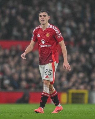 Manchester United ile Leicester City arasındaki Premier League maçı sırasında Manchester United 'dan Manuel Ugarte, Old Trafford, Manchester, İngiltere, 10 Kasım 2024