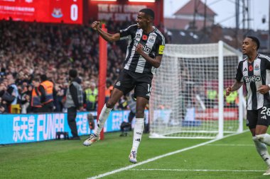 Newcastle 'dan Alexander Isak, İngiltere' nin Nottingham şehrinde oynanan Premier League maçı Nottingham Forest 'a karşı Newcastle United maçında 1-1 kazanma hedefini kutluyor.