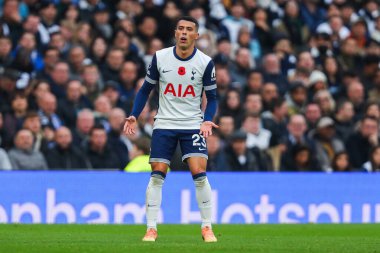 Tottenham Hotspur 'dan Pedro Porro, Premier League maçında Tottenham Hotspur' un Ipswich Town 'a karşı Tottenham Hotspur Stadyumu' nda 10 Kasım 2024 'te reaksiyon gösterdi.