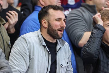 Newcastle taraftarları 10 Kasım 2024 'te İngiltere' nin Nottingham City Ground kentinde oynanan Premier League maçında Nottingham Forest - Newcastle United maçında 1-2 öne geçerek şarkı söyleyip dans ediyorlar.