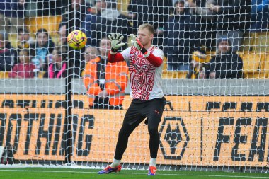 Southampton 'dan Aaron Ramsdale, 9 Kasım 2024' te Wolverhampton Wanderers ile Southampton arasında oynanan Premier League karşılaşması öncesinde ısınıyor.
