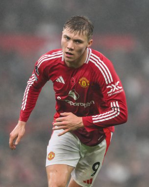 Manchester United ile Leicester City arasındaki Premier League maçı sırasında Manchester United 'dan Rasmus Hjlund 10 Kasım 2024' te Old Trafford, Manchester, İngiltere 'de karşı karşıya geldi.