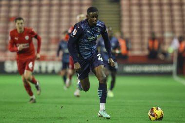 Rotherham United takımından Hakeem Odoffin, 8 Kasım 2024 'te Oakwell, Barnsley, Barnsley United' a karşı oynanan Sky Bet 1 karşılaşmasında topu aldı.
