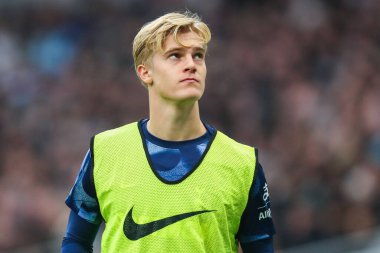 Tottenham Hotspur takımından Lucas Bergvall, Premier Lig maçında Tottenham Hotspur 'a karşı Ipswich Town Tottenham Hotspur Stadyumu' nda 10 Kasım 2024 'te ısındı.
