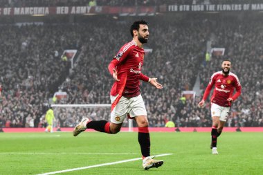 Manchester United takımından Bruno Fernandes, Manchester United ile Leicester City maçında 10 Kasım 2024 'te oynanan Premier League maçında 1-0' lık galibiyet golünü kutluyor.