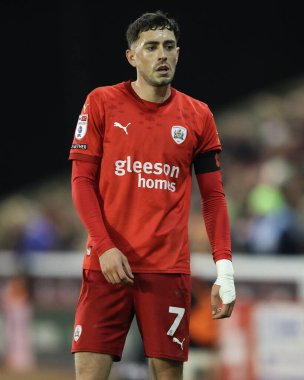 Barnsley takımından Corey O 'Keeffe 8 Kasım 2024' te Oakwell, Barnsley 'de Barnsley-Rotherham United maçında