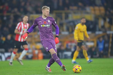 Southampton 'dan Aaron Ramsdale Premier League maçında Wolverhampton Wanderers - Southampton maçında 9 Kasım 2024' te Molineux, Wolverhampton, İngiltere 'de pas attı.