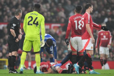 Manchester United takımından Lisandro Martnez, Manchester United ile Leicester City maçında 10 Kasım 2024 tarihinde Old Trafford, İngiltere 'de tıbbi tedavi gördü.