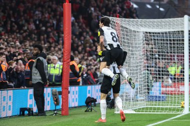 Newcastle 'dan Harvey Barnes, İngiltere' nin Nottingham şehrinde oynanan Premier League maçında Nottingham Forest 'a karşı Newcastle United maçında 1-3 kazanma hedefini kutluyor.