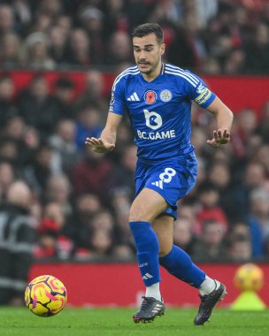 Leicester City 'den Harry Winks 10 Kasım 2024' te Manchester United 'ın Leicester City' e karşı oynadığı Premier Lig maçında topla bir çıkış yaptı.