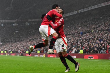 Manchester United takımından Bruno Fernandes, Manchester United ile Leicester City maçında 10 Kasım 2024 'te oynanan Premier League maçında 2-0' lık galibiyet golünü kutluyor.