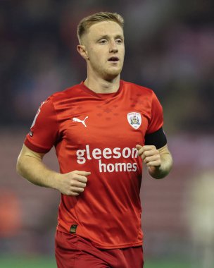 Barnsley takımından Davis Keillor-Dunn 8 Kasım 2024 'te Oakwell, Barnsley' de Barnsley-Rotherham United maçında
