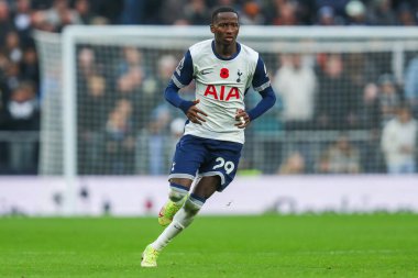 Tottenham Hotspur 'dan Pape Matar Sarr Premier Lig maçı sırasında Tottenham Hotspur Ipswich Town' a karşı Tottenham Hotspur Stadyumu, Londra, İngiltere, 10 Kasım 2024