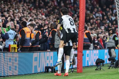 Newcastle 'dan Harvey Barnes, İngiltere' nin Nottingham şehrinde oynanan Premier League maçında Nottingham Forest 'a karşı Newcastle United maçında 1-3 kazanma hedefini kutluyor.