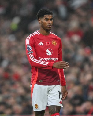 Manchester United ile Leicester City arasındaki Premier League maçı sırasında Manchester United 'dan Marcus Rashford, Manchester, İngiltere, 10 Kasım 2024
