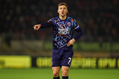 Blackpool 'dan Lee Evans, 9 Kasım 2024' te İngiltere 'deki Gaughan Group Stadyumu' nda oynanan Gökyüzü İddia Ligi 1 karşılaşmasında takım talimatlarını veriyor.