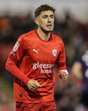Barnsley takımından Corey O 'Keeffe 8 Kasım 2024' te Oakwell, Barnsley 'de Barnsley-Rotherham United maçında