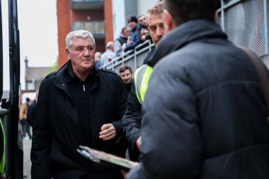 Blackpool 'dan Steve Bruce, 9 Kasım 2024' te Gaughan Group Stadyumu 'nda oynanan Sky Bet 1 karşılaşması öncesinde Gaughan Group Stadyumu' na geldi.