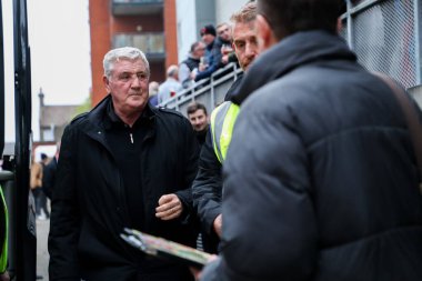 Steve Bruce of Blackpool arrives at Gaughan Group Stadium prior to the Sky Bet League 1 match Leyton Orient vs Blackpool at Gaughan Group Stadium, London, United Kingdom, 9th November 2024 clipart