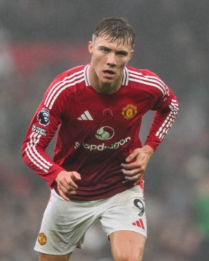 Manchester United ile Leicester City arasındaki Premier League maçı sırasında Manchester United 'dan Rasmus Hjlund 10 Kasım 2024' te Old Trafford, Manchester, İngiltere 'de karşı karşıya geldi.