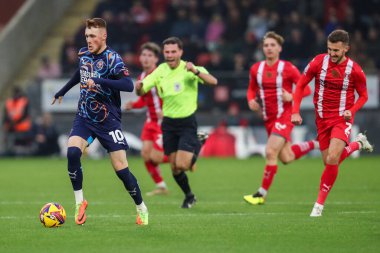 Blackpool 'dan Sonny Carey, 9 Kasım 2024' te İngiltere 'nin Gaughan Group Stadyumu' nda oynanan 1.