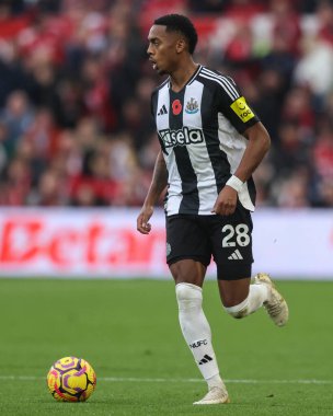 Newcastle 'dan Joe Willock Premier League maçı sırasında Nottingham Forest, Newcastle United' a karşı City Ground, Nottingham, İngiltere, 10 Kasım 2024