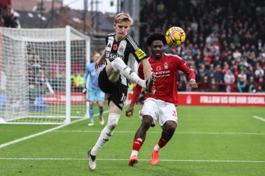 Newcastle 'dan Anthony Gordon Premier Lig maçı sırasında Nottingham Forest Newcastle United' a karşı City Ground, Nottingham, İngiltere 'de 10 Kasım 2024' te pas attı.