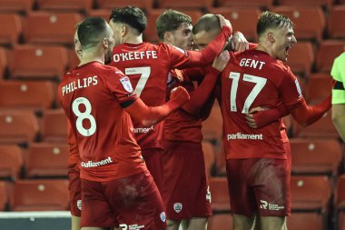 Barnsley 'den Stephen Humphrys, 8 Kasım 2024' te Oakwell, Barnsley, İngiltere 'de oynanan Sky Bet Lig 1 karşılaşmasında 2-0 kazanma hedefini kutluyor.
