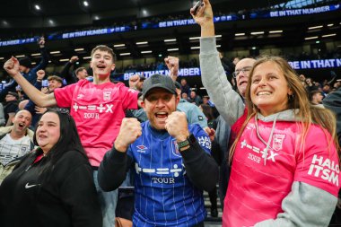 Ipswich Town taraftarları, Premier Lig maçında Tottenham Hotspur 'un Ipswich Town' a karşı Tottenham Hotspur Stadyumu, Londra, İngiltere 'de 10 Kasım 202' de kazandığı galibiyeti kutluyor.