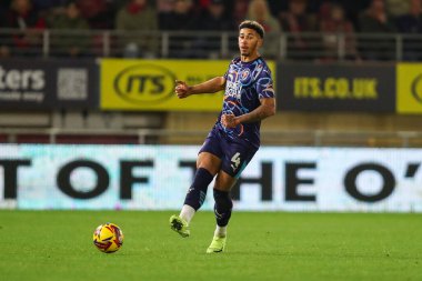 Blackpool 'dan Jordan Lawrence-Gabriel, 9 Kasım 2024' te İngiltere 'nin Gaughan Group Stadyumu' nda oynanan 1.