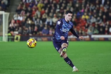 Rotherham United takımından Joe Powell, 8 Kasım 2024 'te Oakwell, Barnsley, Barnsley United' a karşı oynanan Sky Bet 1 maçında serbest atış aldı.