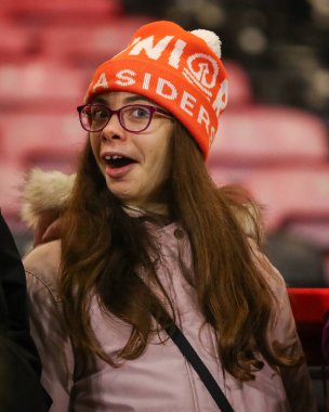 Blackpool taraftarları, takımların 9 Kasım 2024 'te İngiltere' nin Gaughan Group Stadyumu 'nda oynanan 1.