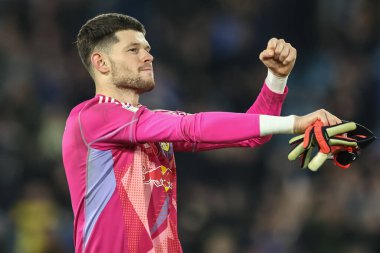 Leeds United takımından Illan Meslier, 9 Kasım 2024 'te Leeds Road, İngiltere' de oynanan Leeds United-Queens Park Rangers maçında 2-0 'lık galibiyeti kutluyor.