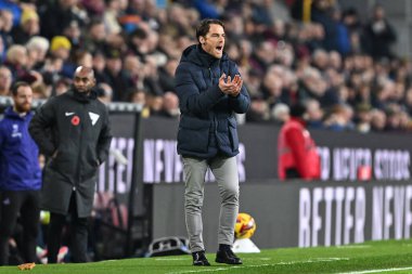 Burnley 'nin Scott Parker teknik direktörü Burnley' nin 10 Kasım 2024 'te Burnley' e karşı oynadığı Turf Moor, Burnley, İngiltere 'deki Sky Bet Şampiyonası maçında cesaretlendiriyor.