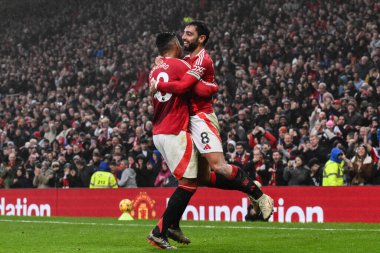 Manchester United takımından Bruno Fernandes, Manchester United ile Leicester City maçında 10 Kasım 2024 'te oynanan Premier League maçında 2-0' lık galibiyet golünü kutluyor.