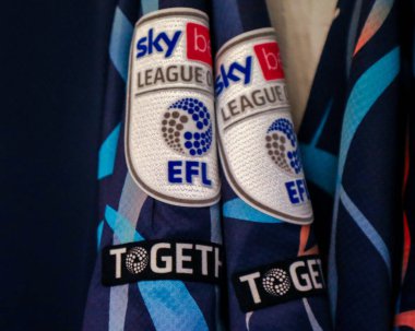 Blackpool tişörtleri, 9 Kasım 2024 'te Londra' daki Gaughan Group Stadyumu 'nda oynanan Sky Bet 1 karşılaşmasından önce soyunma odasında sergilenmektedir.