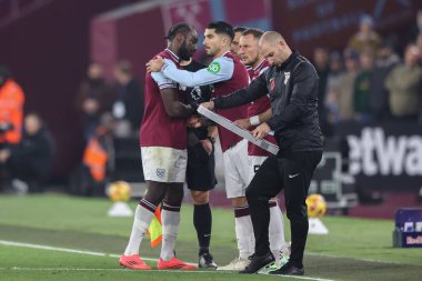 West Ham 'dan Aaron Wan-Bissaka, 9 Kasım 2024' te Londra Stadyumu 'nda oynanan Premier League maçı sırasında West Ham United' ın Everton 'a karşı oynadığı West Ham Coufal' ın yerine getirildi.