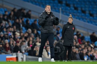 Robert Vilahamn Tottenham Hotspur 'un baş antrenörü Barclays Kadınlar Süper Ligi maçında koçluk yapıyor Manchester City Women vs Tottenham Hotspurs Kadınlar Etihad Stadyumu, Manchester, İngiltere, 8 Kasım 2024